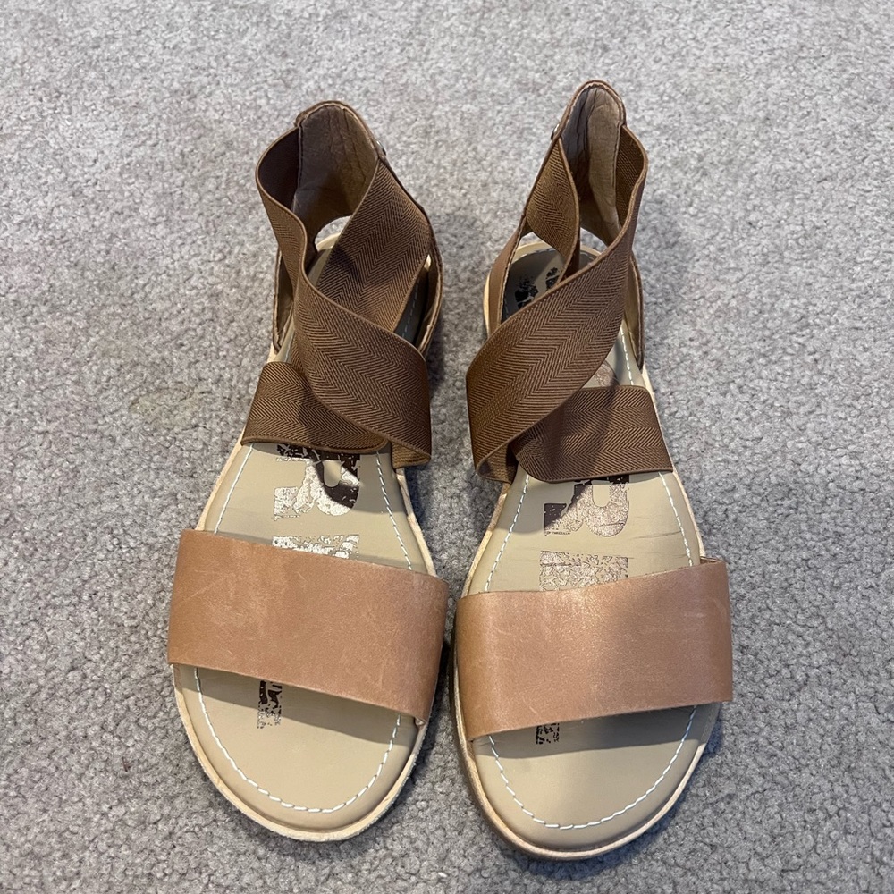 Sorel tan sandals